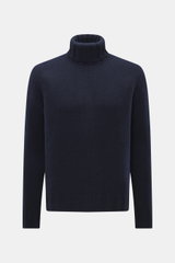 Front view of B.F. Knitwear Cashmere turtleneck sweater navy, pure cashmere, soft touch, coarse knit texture, regular fit, fitted turtleneck, elastic ribbed cuffs. Autumnal cashmere from the knitting expert B.F. KNITWEAR: This softly knitted turtleneck sw