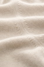 Close-up front view of Aida Barni Cashmere turtleneck sweater sand melange showing fine knit pattern and soft texture.  
Italian knitwear by AIDA BARNI: With a timeless look and finest cashmere, this turtleneck sweater is a warm must-have for the autumn/w