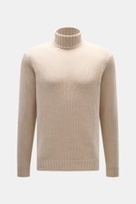 Frontansicht des Della Ciana Rollkragenpullovers beige mit Rollkragen, Slim Fit, mittelgrobem Strickbild, weichem Griff, Mix aus Wolle und Cashmere, komfortablen Rippbündchen.