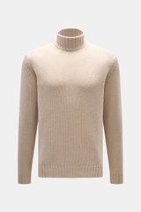 Frontansicht des Della Ciana Rollkragenpullovers beige mit Rollkragen, Slim Fit, mittelgrobem Strickbild, weichem Griff, Mix aus Wolle und Cashmere, komfortablen Rippbündchen.