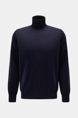 Brustansicht des Brunello Cucinelli Feinstrick-Rollkragenpullovers navy aus Schurwolle und Cashmere mit Rippstrick-Kragen und Bündchen.