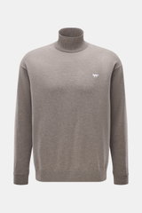 Maison Kitsuné Turtleneck Sweater 'Profile Fox' taupe melange shown front view, lightweight wool with high collar and fox stitch.  
<p>Cool essential by MAISON KITSUNÉ: With the typical fox stitching on the chest, this lightweight turtleneck sweater made 