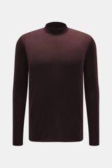 Front view of Kiefermann Merino Fine Knit Sweater 'Malt' burgundy, pure merino wool, super soft touch, very fine knit pattern, slim fit, high crew neckline, elastic sleeve cuffs.