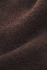 Filippo de Laurentiis Rollkragenpullover dunkelbraun Nahaufnahme Stoffstruktur, mittelfeines Strickbild, Mix aus Cashmere, Seide, Microfaser, Slim Fit, weicher Griff.