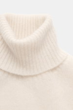 Filippo de Laurentiis Rollkragenpullover creme, Nahaufnahme von oben, Slim Fit, mittelfeines Strickbild, weicher Griff, Cashmere-Seide-Microfaser, Rippbündchen