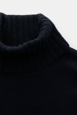 Filippo de Laurentiis Cashmere Rollkragenpullover navy im Close-up von oben, feines Strickbild, reiner Cashmere, weicher Griff, Regular Fit.