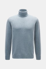 Filippo de Laurentiis Cashmere Rollkragenpullover rauchblau, feiner Strick, Regular Fit, weicher Griff, Rippstrick-Rollkragen, flexible Bündchen, frontal fotografiert.