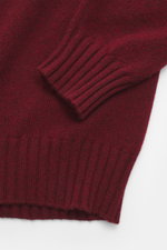 Filippo de Laurentiis Cashmere Rollkragenpullover bordeaux, Detailaufnahme Ärmelsaum, feines Strickbild, weicher Griff, reiner Cashmere, Rippbündchen