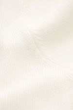 Weiches Detailfoto des cremefarbenen Filippo de Laurentiis Merino Rollkragenpullovers mit feinem Strickbild aus reiner Merinowolle.