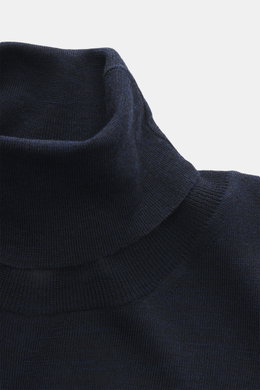 Barena Venezia Merino Feinstrick-Rollkragenpullover navy meliert, Nahaufnahme von oben, Feinstrick aus softer Merinowolle, weicher Griff, sehr feines Strickbild, Extra Slim Fit, anliegender Rollkragen, dekorative Strickborte am Bündchen.