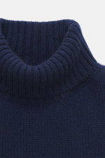 Bruno Manetti Cashmere turtleneck jumper navy shown from a close-up top front view, featuring a slim fit, medium-fine knit, soft pure cashmere with ribbed bands and a close-fitting turtleneck. A timeless winter essential that keeps you warm and luxurious.