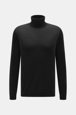 Schwarzer FTC Feinstrick-Rollkragenpullover Slim Fit, frontal fotografiert, mit anliegendem Rollkragen, Rippbündchen, feinem Strickbild, Fair-Trade-Cashmere und Lyocell.