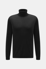Schwarzer FTC Feinstrick-Rollkragenpullover Slim Fit, frontal fotografiert, mit anliegendem Rollkragen, Rippbündchen, feinem Strickbild, Fair-Trade-Cashmere und Lyocell.
