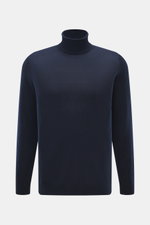 Frontale Nahaufnahme des FTC Feinstrick-Rollkragenpullovers navy, Slim Fit, aus Fair-Trade-Cashmere und Lyocell, mit feinem Strickbild, anliegendem Rollkragen und komfortablen Rippbündchen.