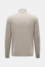 Rückansicht des 04651/ A trip in a bag Cashmere Rollkragenpullover sand in Slim Fit, mittelfein gestrickt, mit anliegendem Rollkragen und Rippbündchen.