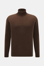 Frontale Nahaufnahme des braunen 04651/ A trip in a bag Cashmere Rollkragenpullovers aus reinem Cashmere mit Slim Fit, weichem Griff und Rippbündchen