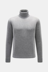von Braun Merino Rollkragenpullover hellgrau, frontal fotografiert, aus reiner Merinowolle mit mittelfeinem Strickbild, Oversized Fit, Rippstrick-Rollkragen und flexiblen Rippbündchen, komfortabel und stilvoll für elegante Winter-Looks