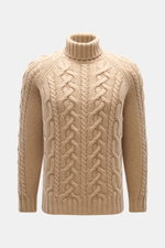 Brunello Cucinelli Cashmere Rollkragenpullover hellbraun, Frontansicht, reiner Cashmere, weicher Griff, grobes Strickbild, Zopfstrickmuster, anliegender Rollkragen, Regular Fit, flexible Rippbündchen.