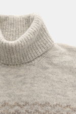 Brunello Cucinelli Rollkragenpullover hellgrau meliert/taupe gemustert, Nahaufnahme von oben, edler Mix aus Wolle, Seide, Cashmere, Regular Fit, Intarsienstrick.