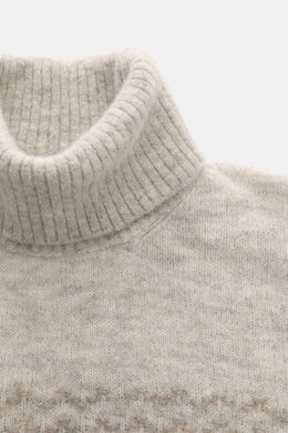 Brunello Cucinelli Rollkragenpullover hellgrau meliert/taupe gemustert, Nahaufnahme von oben, edler Mix aus Wolle, Seide, Cashmere, Regular Fit, Intarsienstrick.