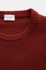 04651/ A trip in a bag Cashmere Rundhalspullover rotbraun meliert, Nahaufnahme von oben, reiner Cashmere, sehr weicher Griff, Slim Fit, feines Strickbild, Fully-Fashioned, elastische Rippbündchen.