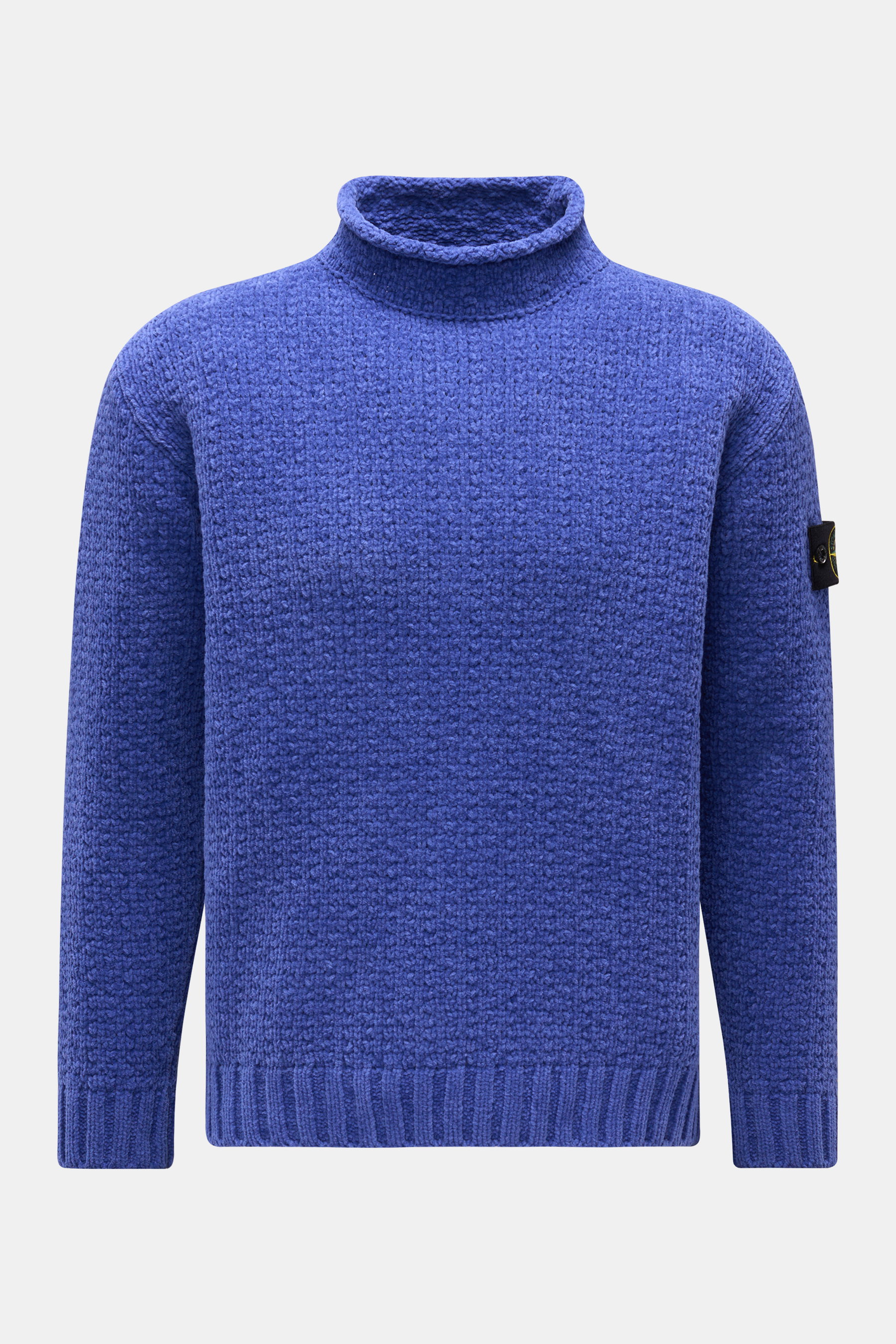 Stone Island Mock Neck Pullover 'Cotton Chenille' blau, frontale Ansicht, weicher Baumwoll-Chenille-Strick, Stehkragen, Kompass-Badge am Ärmel, Regular Fit.