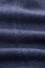 BRAUN Hamburg Rundhalspullover dunkelblau meliert in Nahaufnahme, feines Strickbild, weicher Griff, wärmend und komfortabel, Regular Fit, Rundhalsausschnitt, flexible Rippbündchen.