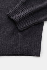 BRAUN Hamburg Rundhalspullover dunkelgrau meliert, Detailaufnahme von Ärmel und Saum, wärmend, weich, feines Strickbild, Regular Fit, Rippbündchen.