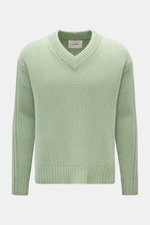 Lisa Yang Cashmere V-Neck-Pullover 'Dan' hellgrün, frontale Ansicht, reiner Cashmere, sehr weicher Griff, mittelgrobes Strickbild, Regular Fit, V-Ausschnitt, Rippstrick-Einsätze am Ärmel, komfortable Rippbündchen.