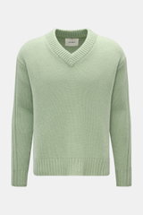Lisa Yang Cashmere V-Neck-Pullover 'Dan' hellgrün, frontale Ansicht, reiner Cashmere, sehr weicher Griff, mittelgrobes Strickbild, Regular Fit, V-Ausschnitt, Rippstrick-Einsätze am Ärmel, komfortable Rippbündchen.