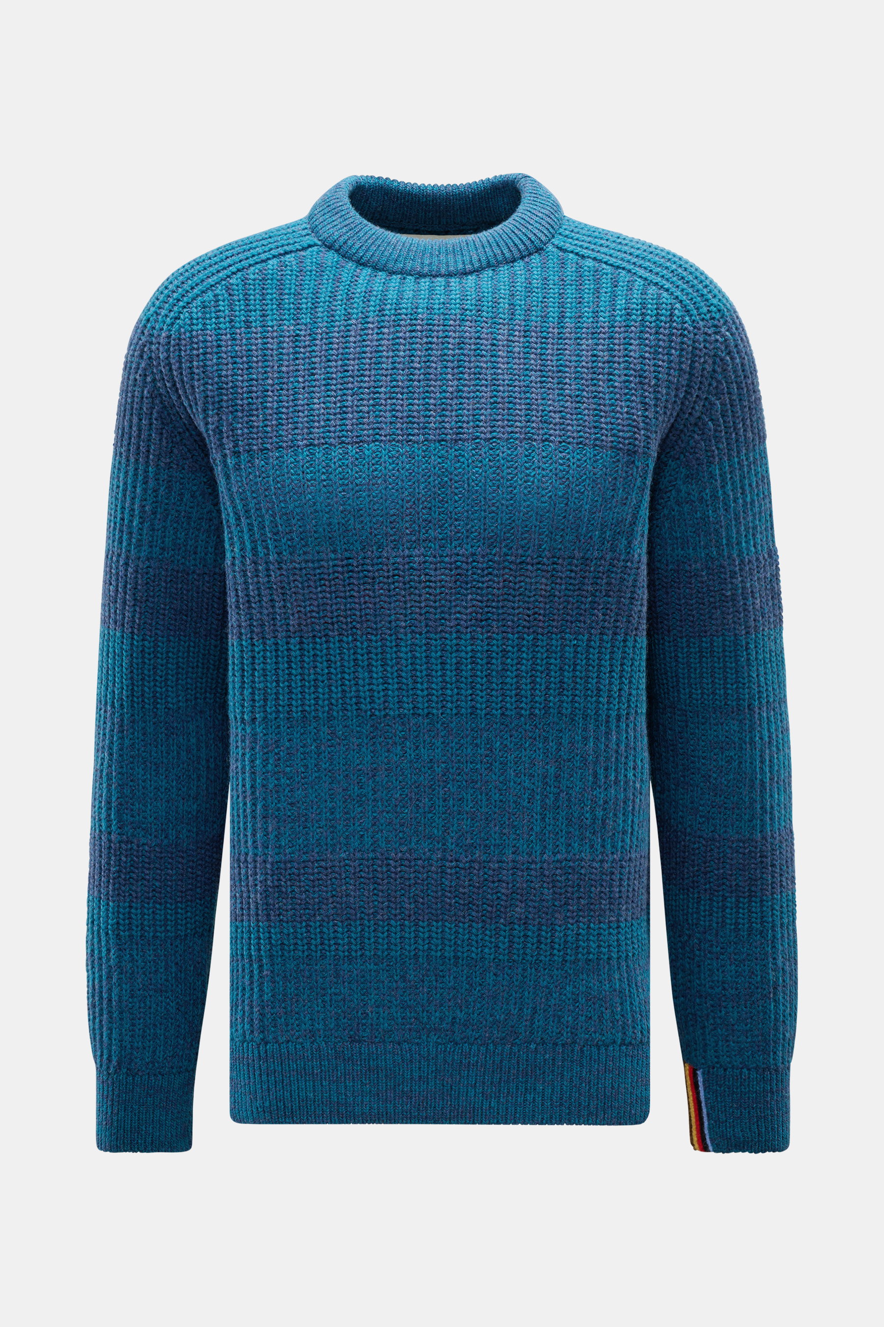 Barbour Rundhalspullover 'Saddle' türkis/dunkelblau gestreift, grober Patentstrick, Slim Fit, Rundhals, Raglanärmel, Paul-Smith-Streifen am Ärmel, frontal fotografiert.