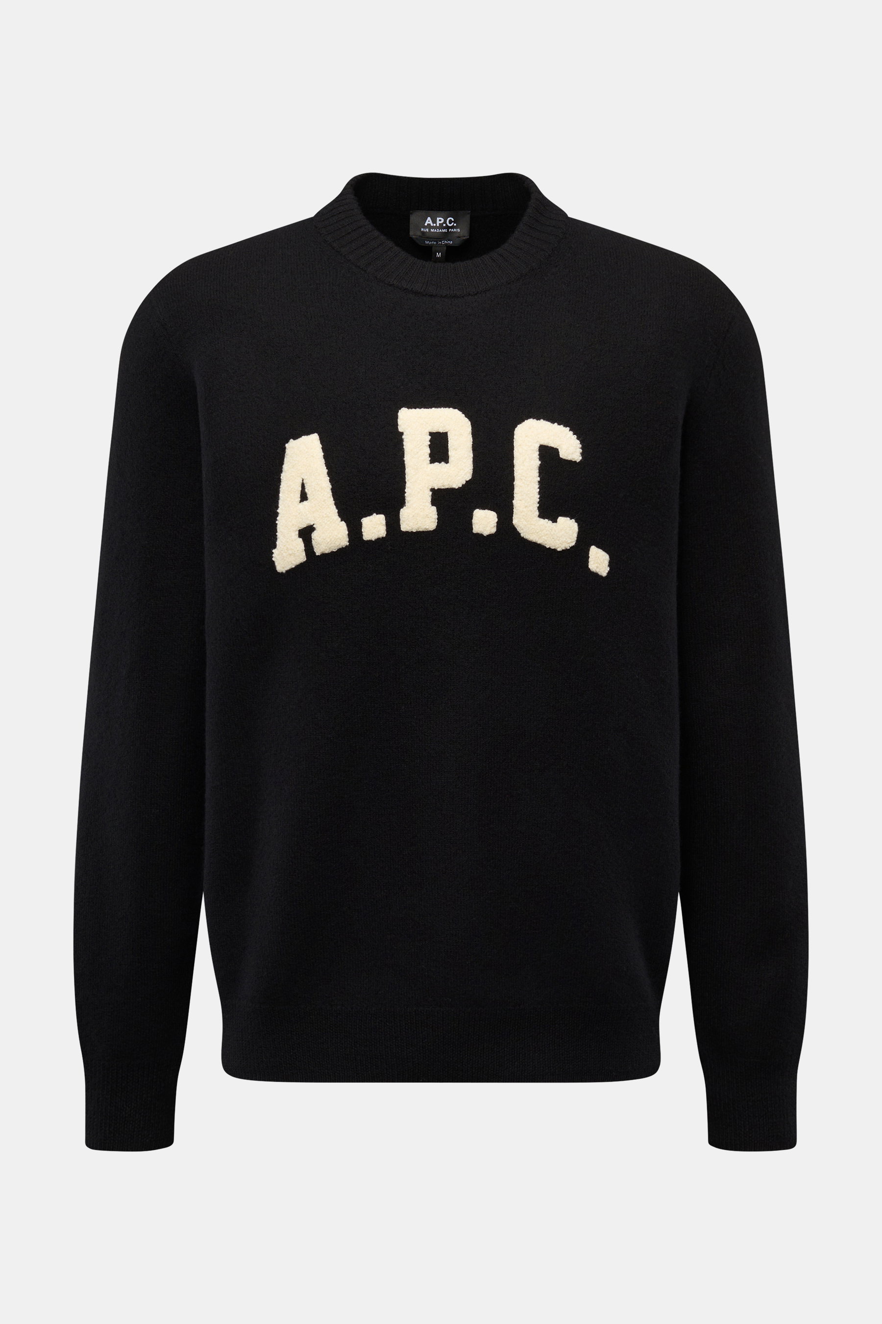 A.P.C. Rundhalspullover 'Jay' schwarz, frontal fotografiert, Slim Fit, reine Schurwolle, weicher Griff, mittelfeines Strickbild, flexibler Bund, A.P.C. Terry-Logo vorne.