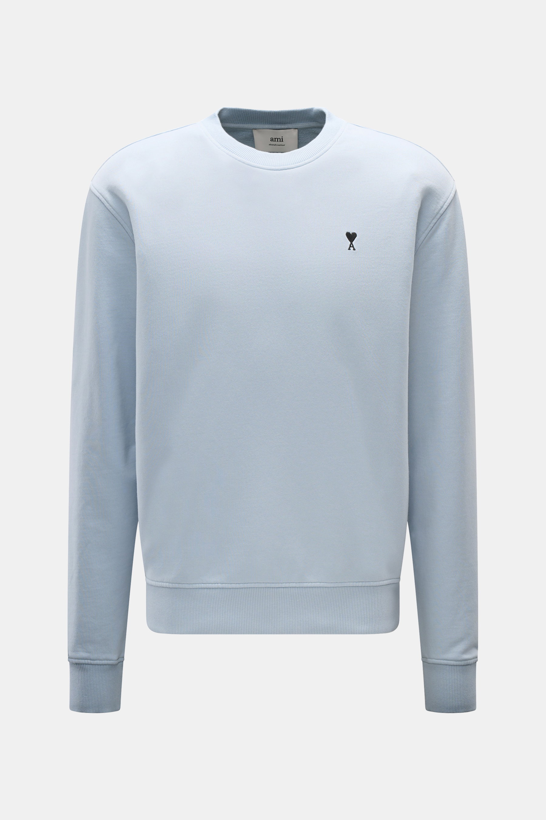 Ami Paris Rundhals-Sweatshirt hellblau, frontal fotografiert, aus Baumwolle, Oversized Fit, mit Herz-Stitching auf der Brust und Rippbündchen.