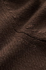 Fedeli Cashmere Rundhalspullover 'Argentina' dunkelbraun, Detailaufnahme des mittelgroben Strickbilds aus purem, weichem Cashmere.