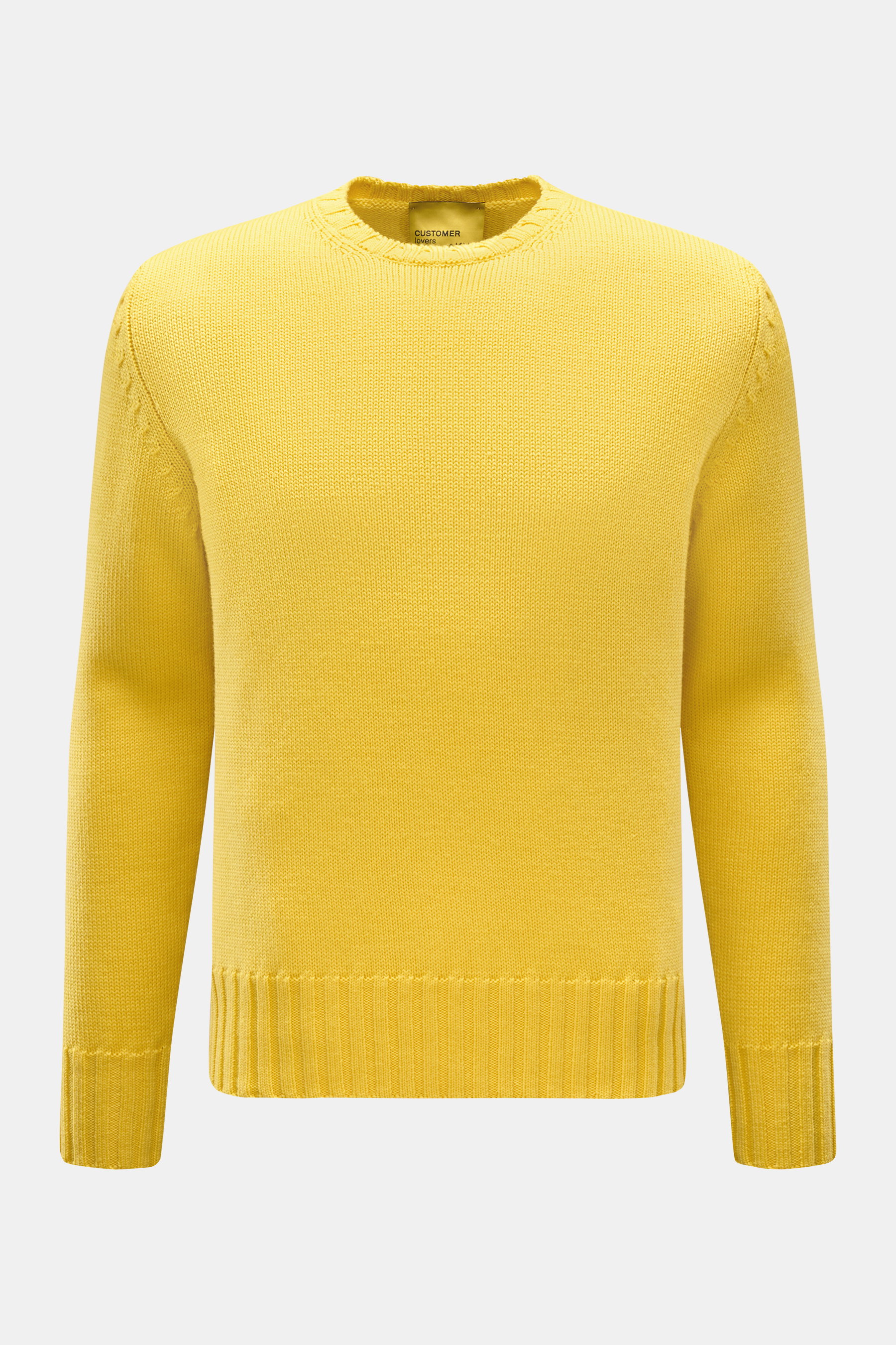 B.F. Knitwear Merino Rundhalspullover gelb, frontale Aufnahme, reine Merinowolle, weicher Griff, mittelgrobes Strickbild, Slim Fit, Rundhalsausschnitt, breite Rippstrick-Bündchen.