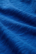 Alt tag (124 characters): Close-up fabric detail of the 04651/ A trip in a bag Crew neck jumper blue, showing fine knit and flammé effect texture.

Additional description: <p>Ideal for warmer days: This crew neck jumper, made from pure cotton by 04651/ A 