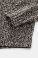 04651/ A trip in a bag Rundhalspullover 'Micromouline Crew' graubraun meliert, Nahaufnahme von Ärmel und Saum mit Rippbündchen, 100% Cashmere, weicher Griff, Regular Fit.
