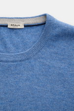 Gran Sasso Rundhalspullover graublau, feines Strickbild, weicher Mix aus Schurwolle, Cashmere, Viskose, Rundhalsausschnitt, Rippbündchen, Nahaufnahme von oben
