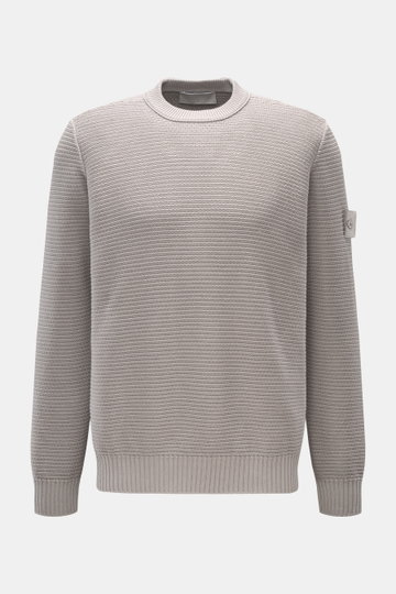 Stone Island Rundhalspullover 'Ghost Piece' grau, frontale Ansicht, linksgerippter Baumwoll-Cashmere-Mix, Rundhalsausschnitt, elastische Bündchen, tonales Kompass-Badge am Oberarm.