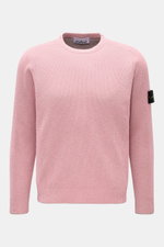 Front view of Stone Island Rundhalspullover rosé, a slim fit, rib-knit crewneck sweater in a cotton-microfiber mix with loop yarn texture and compass badge on the upper arm. Modern und innovativ: Der sportive Rundhalspullover von STONE ISLAND wurde im Rip