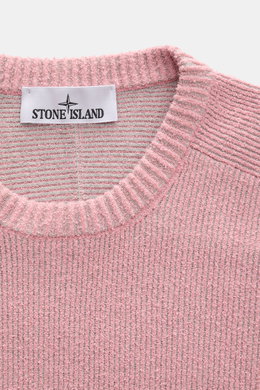 Close-up front view of Stone Island Rundhalspullover rosé in ribbed loop-knit cotton and microfiber blend with slim fit and round neckline, showing texture and label.

Description: <p>Modern und innovativ: Der sportive Rundhalspullover von STONE ISLAND wu