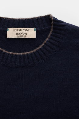 Fioroni Cashmere Rundhalspullover navy, Detailaufnahme von oben, reiner Cashmere, feines Strickbild, schmale Kontrastkante, Slim Fit