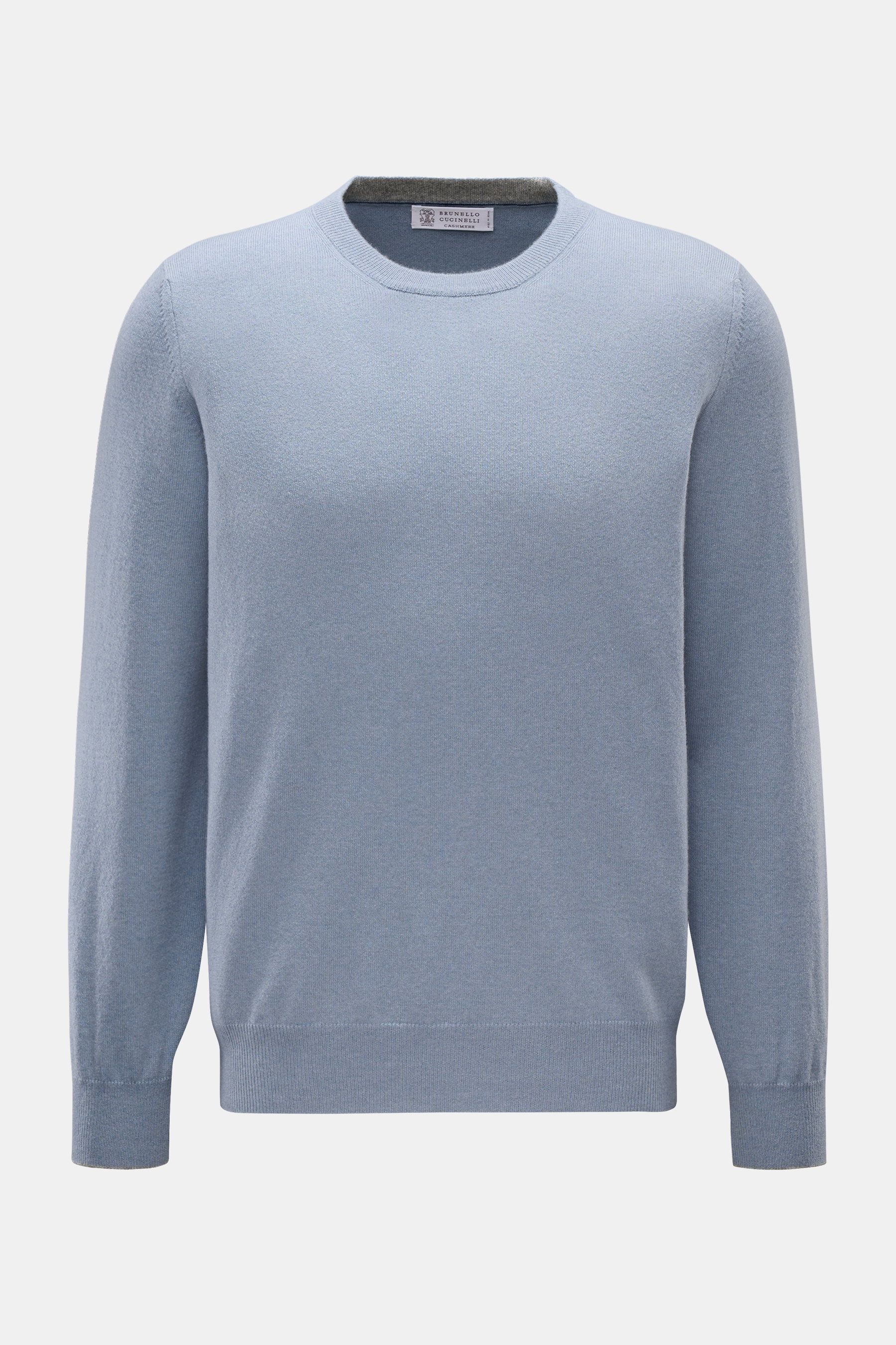 Brunello Cucinelli Cashmere Rundhalspullover rauchblau, frontale Nahaufnahme, reiner Cashmere, weicher Griff, feines Strickbild, Regular Fit, Rundhalsausschnitt, schmale Kontrastkanten, flexible Rippbündchen.