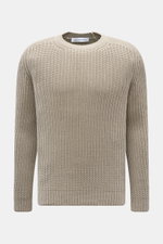 Front view of Iris von Arnim Cashmere Rundhalspullover 'Aurenzo' salbei, a slim fit, round neck sweater with voluminous patent knit, soft cashmere, ribbed cuffs, and tongue raglan sleeves. 

Description: <p>Kompromisslose Strickqualität – made to last: De