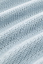 Close-up front view of Iris von Arnim Cashmere-Seide Feinstrick-Rundhalspullover 'Presano' hellblau showing fine piqué texture and soft fabric.

<p>Der Rundhalspullover 'Presano' zeigt den Luxus von IRIS VON ARNIM in seiner leichtesten Form: Cashmere und 