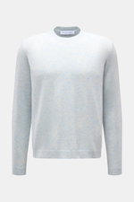 Front view of Iris von Arnim Cashmere-Seide Rundhalspullover 'Amiro' pastellblau meliert, a soft pastel blue melange crewneck sweater in a regular fit with fine knit, ribbed cuffs, and luxurious cashmere-silk blend. <p>Der Rundhalspullover 'Amiro' bringt 