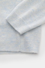 Close-up front view of Iris von Arnim Cashmere-Seide Rundhalspullover 'Amiro' pastellblau meliert showing soft, fine knit fabric with ribbed cuffs and hem. <p>Der Rundhalspullover 'Amiro' bringt den Luxus von IRIS VON ARNIM auf den Punkt: Cashmere und Sei