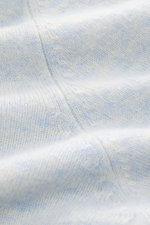 Close-up image of the Iris von Arnim Cashmere-Seide Rundhalspullover 'Amiro' pastellblau meliert fabric, photographed from a top angle, highlighting the fine, soft knit texture and subtle sheen of the cashmere and silk blend with delicate ribbed details. 