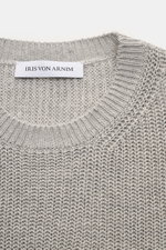Close-up front view of Iris von Arnim Crew neck jumper 'Leovan' grey mottled showing voluminous brioche knit in linen-cotton blend.

Description:  
<p>A luxurious knitwear essential: With its voluminous brioche knit in the finest linen-cotton blend, this 