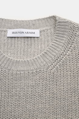Close-up front view of Iris von Arnim Crew neck jumper 'Leovan' grey mottled showing voluminous brioche knit in linen-cotton blend.

Description:  
<p>A luxurious knitwear essential: With its voluminous brioche knit in the finest linen-cotton blend, this 
